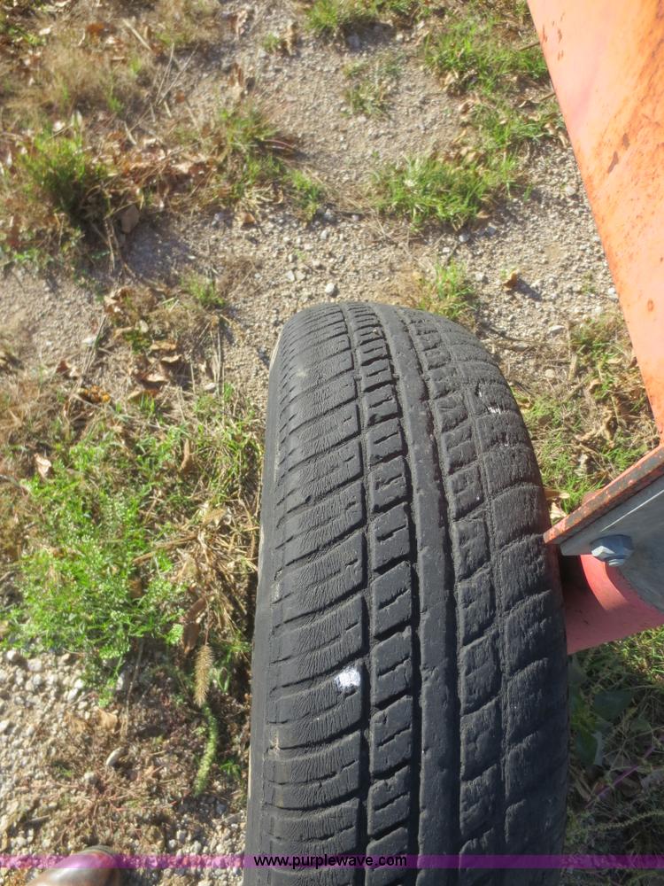 image for item I2188 Tonutti V12 hay rake