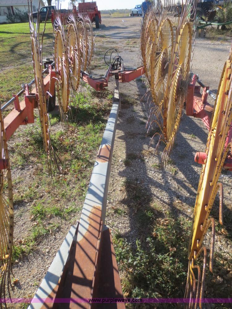 image for item I2188 Tonutti V12 hay rake