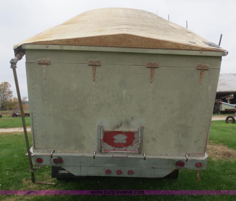 image for item I2197 1975 International F2070A grain truck