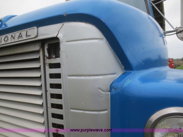 image for item I2197 1975 International F2070A grain truck