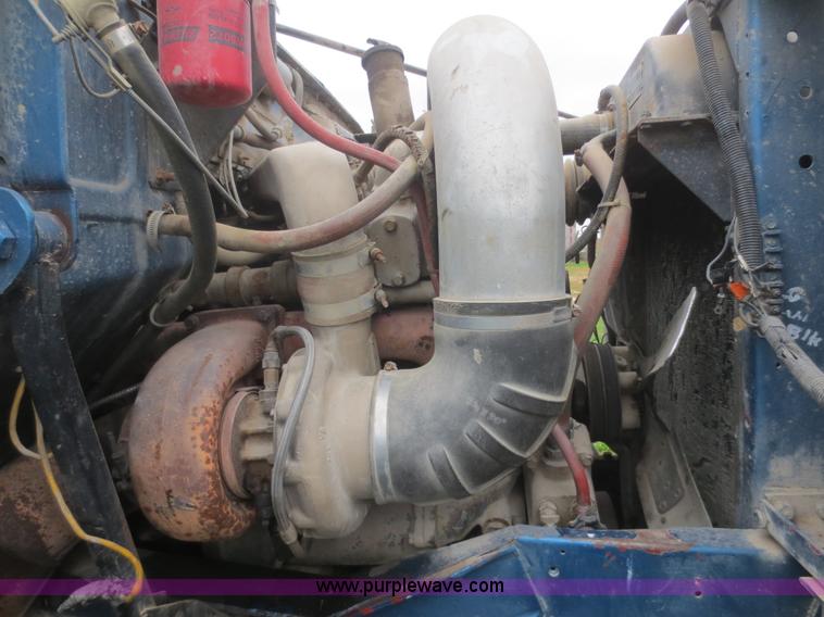 image for item I2197 1975 International F2070A grain truck