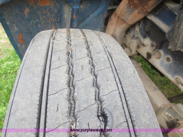 image for item I2197 1975 International F2070A grain truck