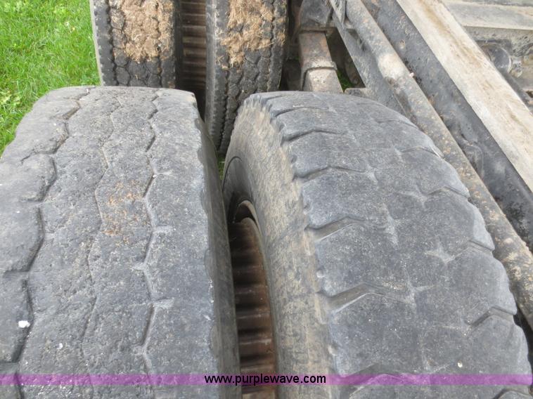 image for item I2197 1975 International F2070A grain truck