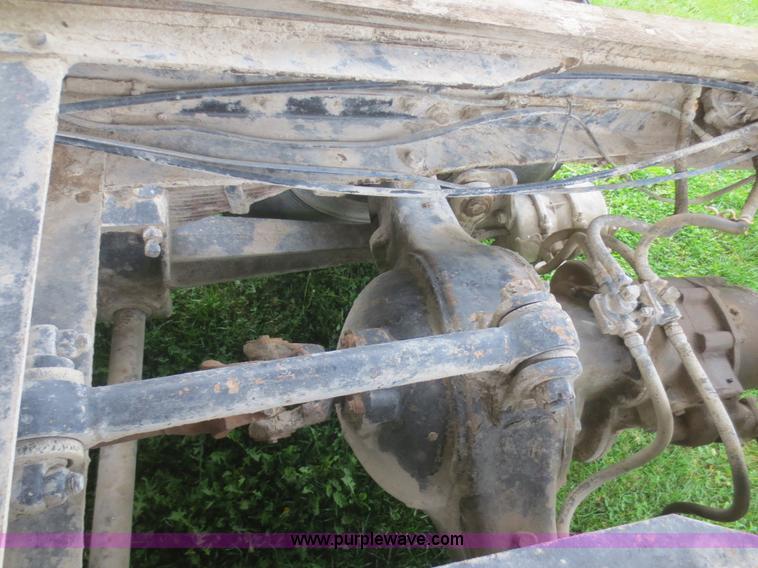 image for item I2197 1975 International F2070A grain truck