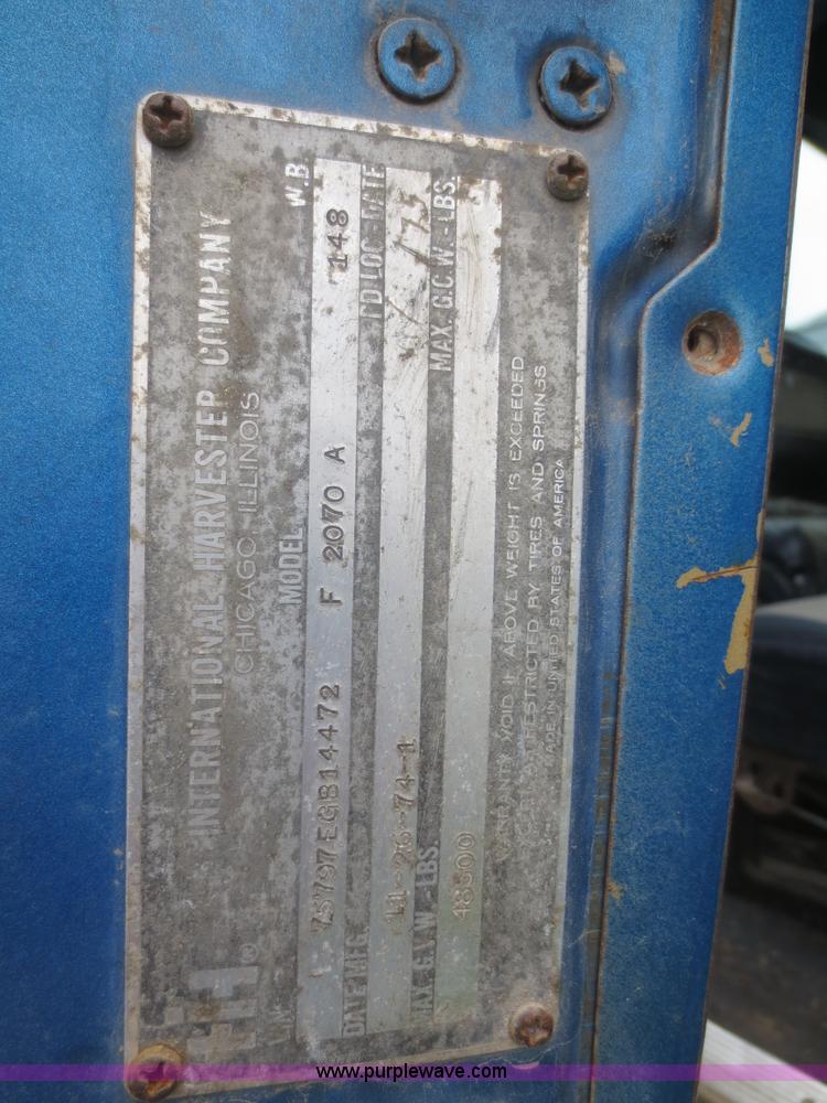 image for item I2197 1975 International F2070A grain truck