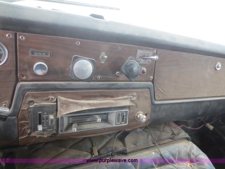 image for item I2197 1975 International F2070A grain truck