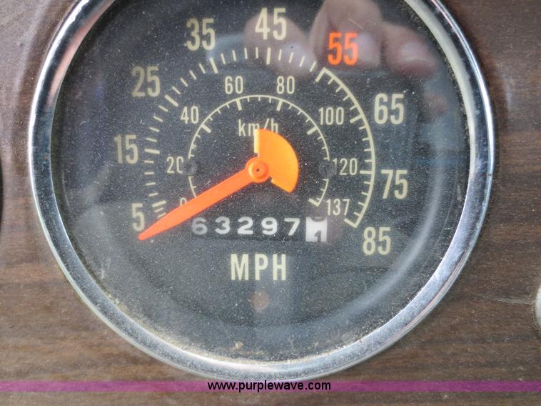 image for item I2197 1975 International F2070A grain truck