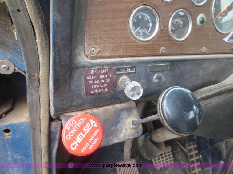 image for item I2197 1975 International F2070A grain truck