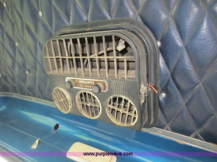 image for item I2197 1975 International F2070A grain truck