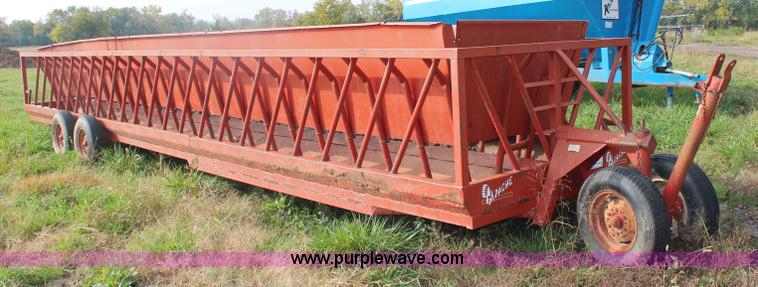 image for item I5904 Apache round bale feeder wagon