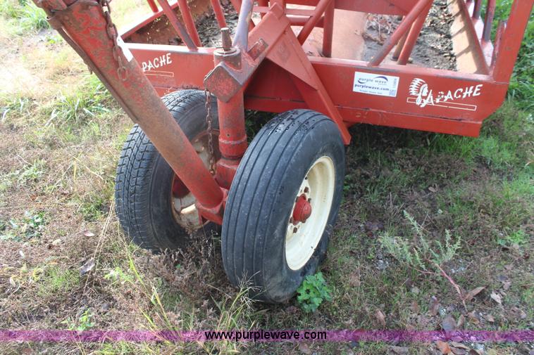 image for item I5904 Apache round bale feeder wagon