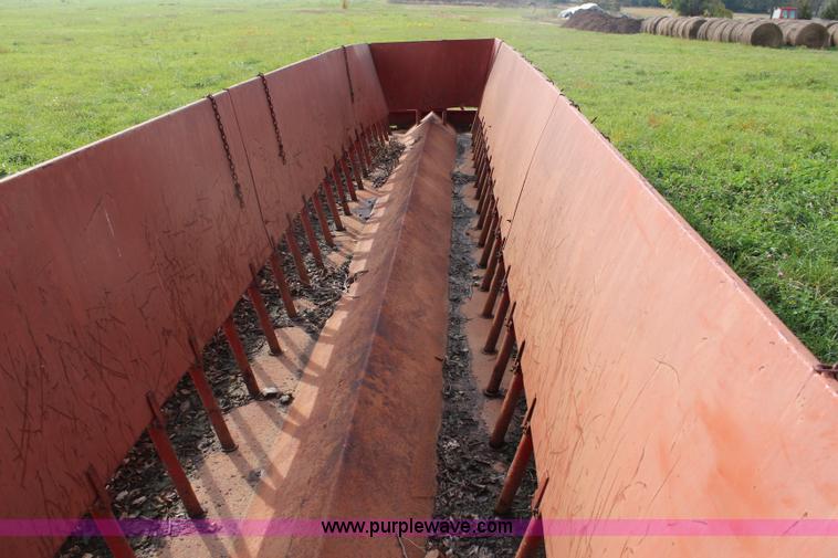 image for item I5904 Apache round bale feeder wagon