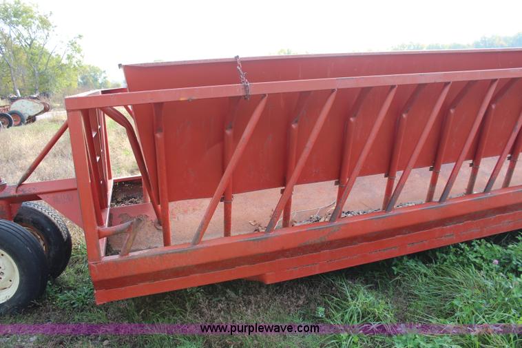 image for item I5904 Apache round bale feeder wagon