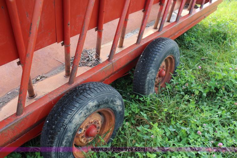 image for item I5904 Apache round bale feeder wagon