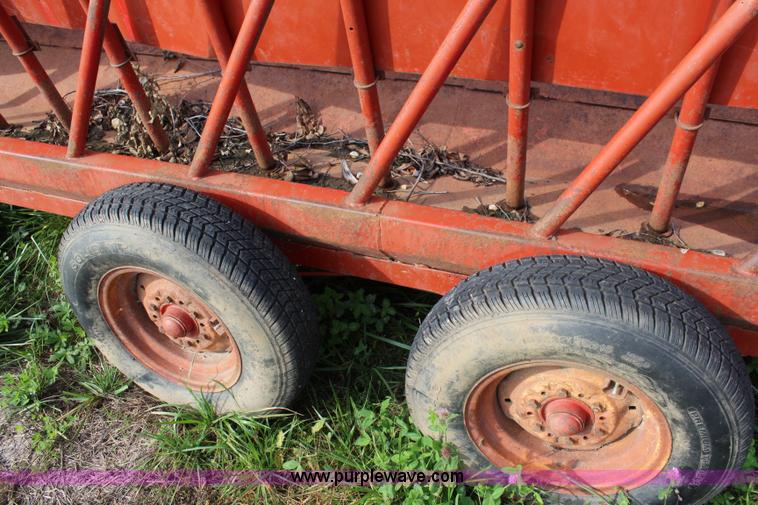 image for item I5904 Apache round bale feeder wagon