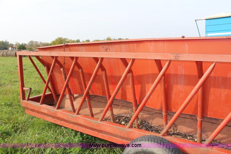 image for item I5904 Apache round bale feeder wagon
