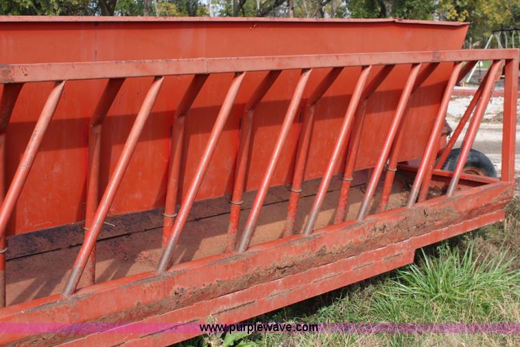 image for item I5904 Apache round bale feeder wagon