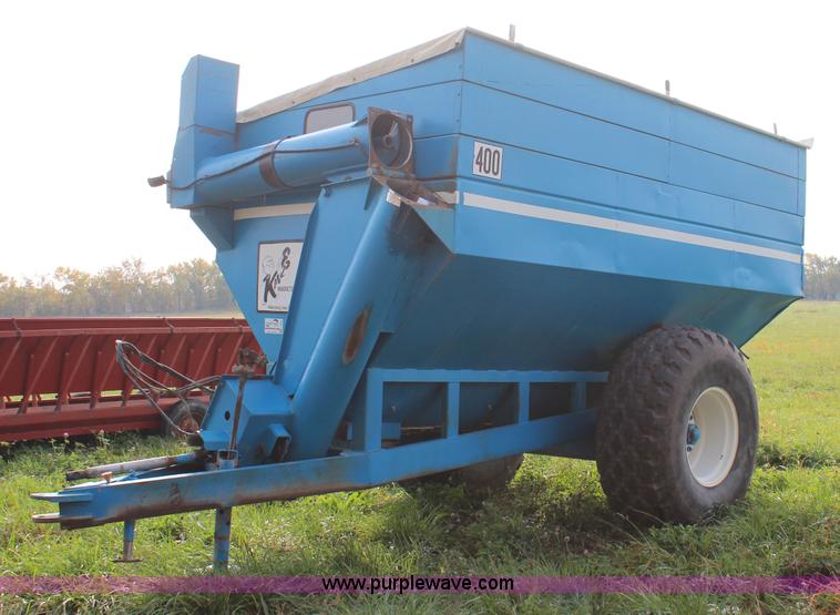 image for item I5905 Kinze 400 grain cart