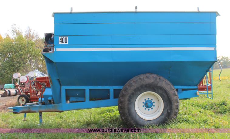 image for item I5905 Kinze 400 grain cart