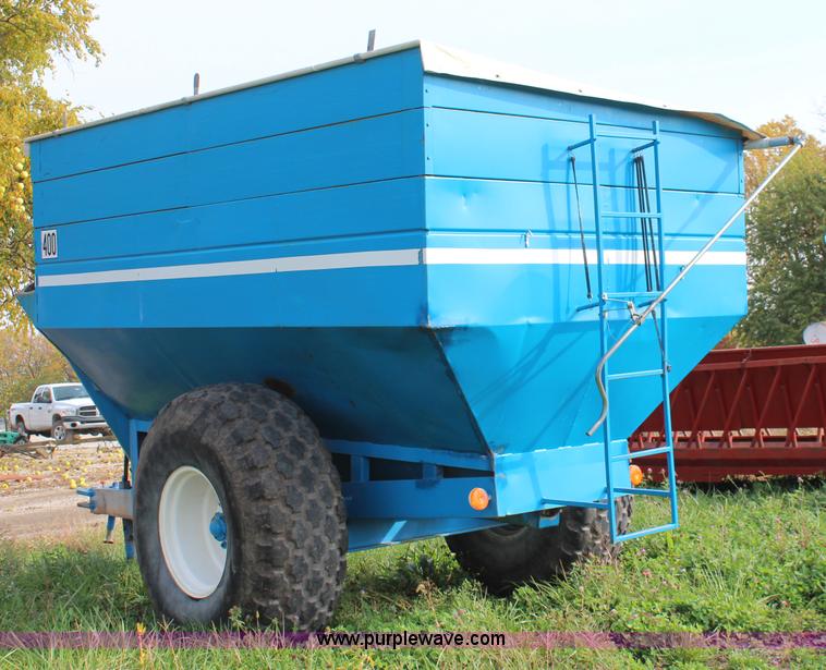 image for item I5905 Kinze 400 grain cart