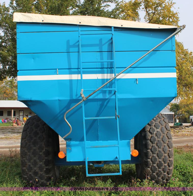 image for item I5905 Kinze 400 grain cart