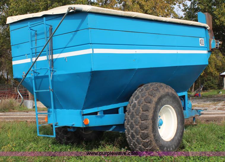 image for item I5905 Kinze 400 grain cart