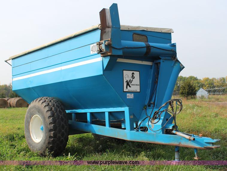 image for item I5905 Kinze 400 grain cart