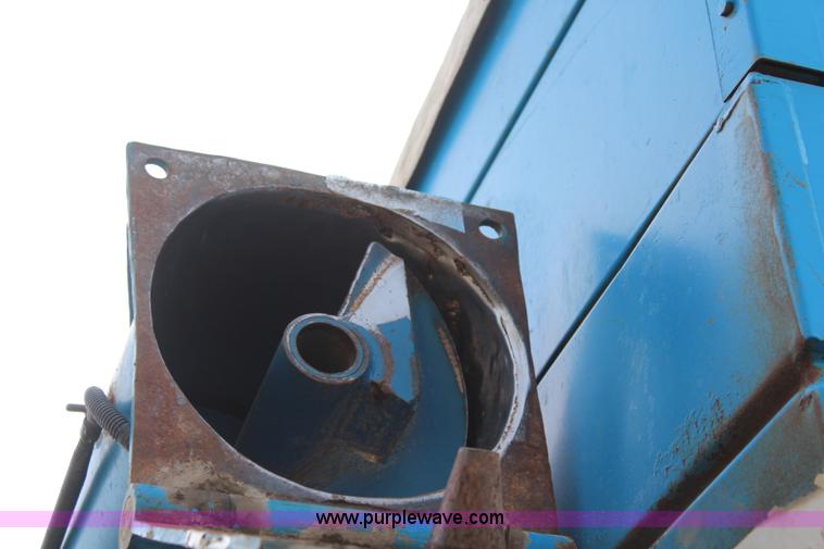 image for item I5905 Kinze 400 grain cart