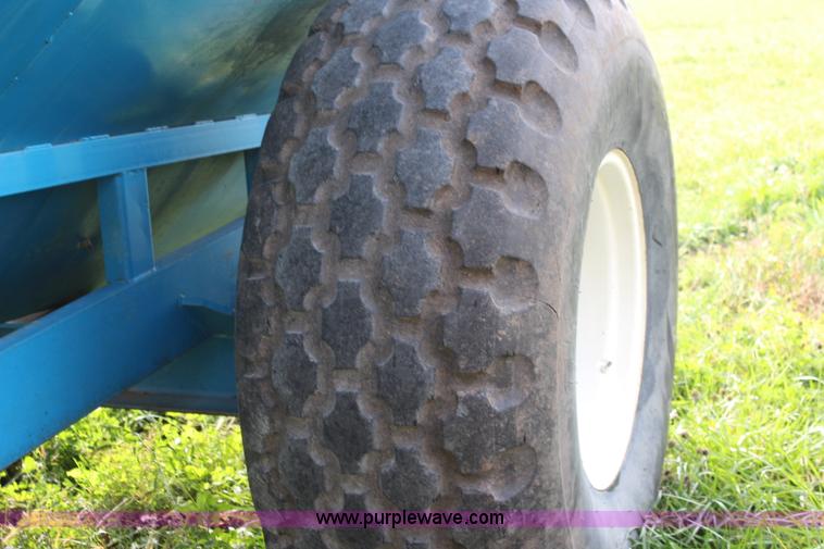 image for item I5905 Kinze 400 grain cart