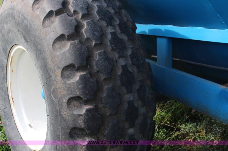 image for item I5905 Kinze 400 grain cart