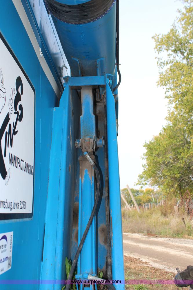 image for item I5905 Kinze 400 grain cart