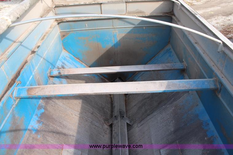 image for item I5905 Kinze 400 grain cart