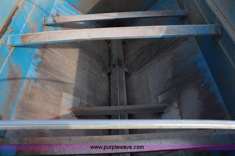 image for item I5905 Kinze 400 grain cart