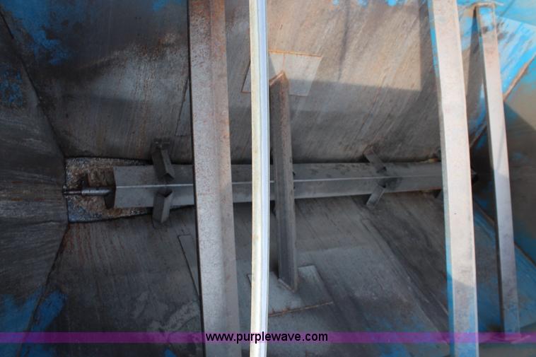 image for item I5905 Kinze 400 grain cart