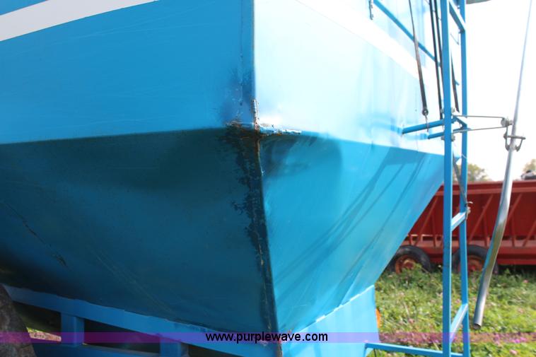 image for item I5905 Kinze 400 grain cart