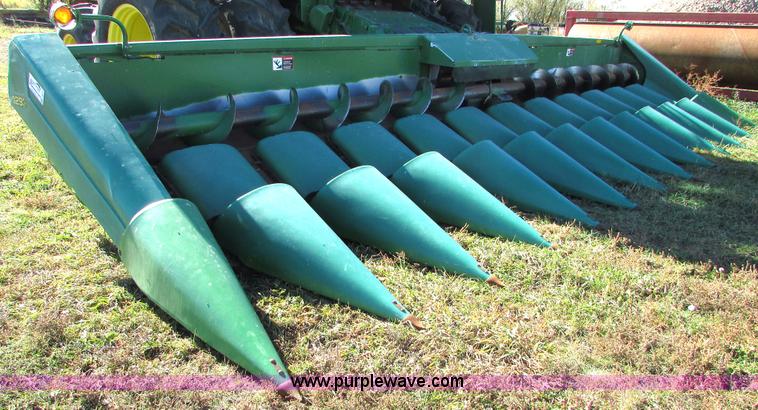 image for item I6013 1996 John Deere 1293 corn head