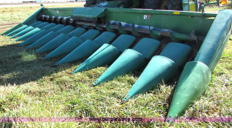 image for item I6013 1996 John Deere 1293 corn head