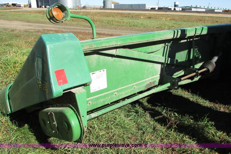image for item I6013 1996 John Deere 1293 corn head