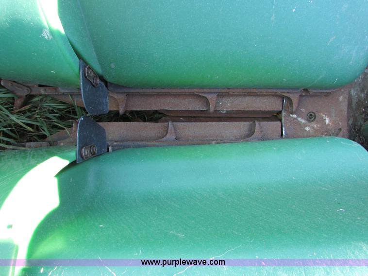 image for item I6013 1996 John Deere 1293 corn head