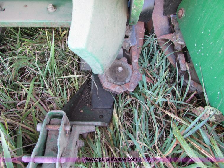 image for item I6013 1996 John Deere 1293 corn head