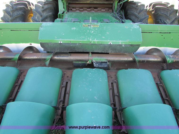 image for item I6013 1996 John Deere 1293 corn head