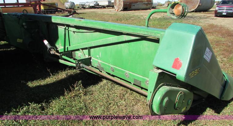 image for item I6013 1996 John Deere 1293 corn head