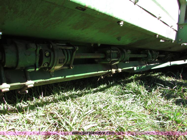 image for item I6013 1996 John Deere 1293 corn head