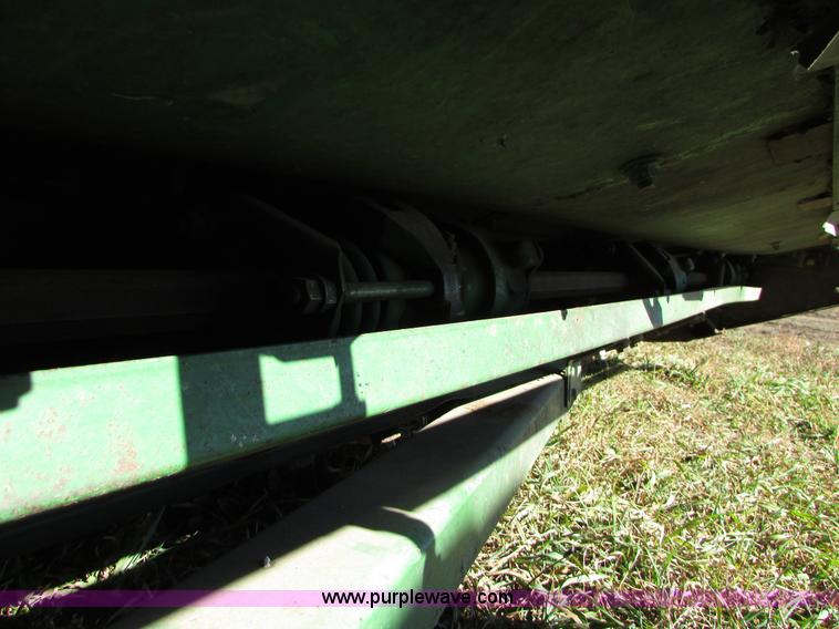 image for item I6013 1996 John Deere 1293 corn head