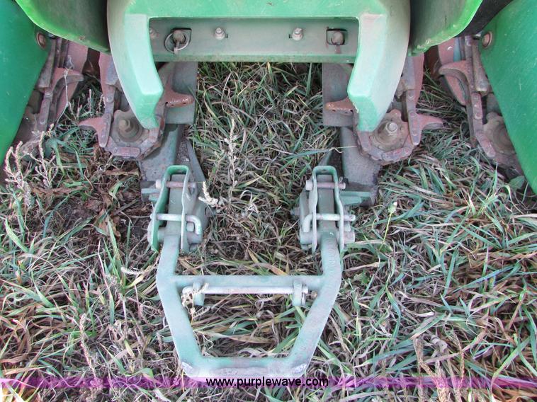 image for item I6013 1996 John Deere 1293 corn head