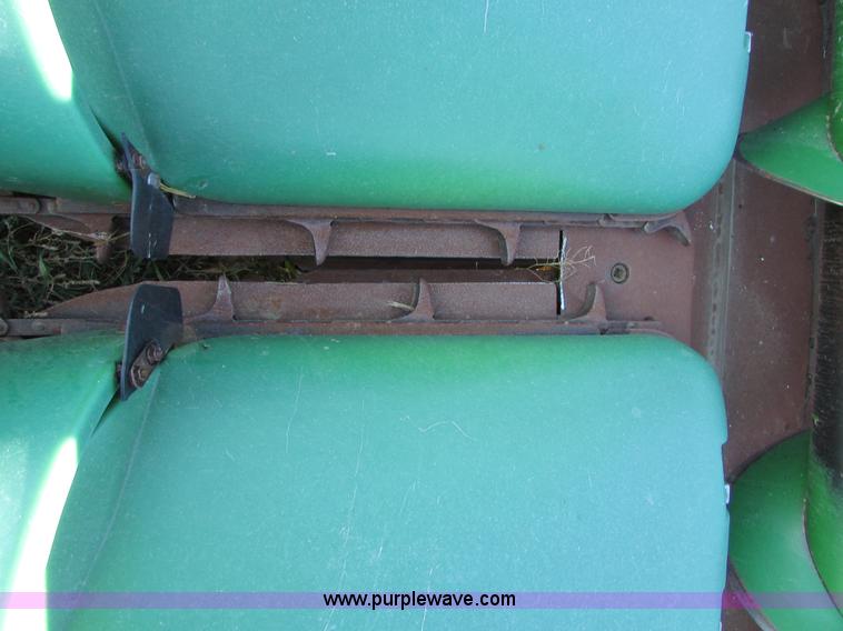 image for item I6013 1996 John Deere 1293 corn head