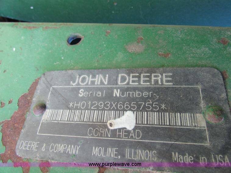 image for item I6013 1996 John Deere 1293 corn head