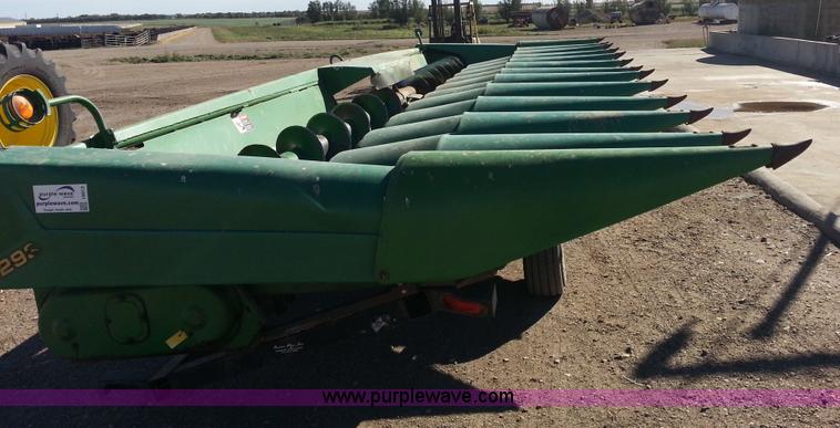 image for item I6013 1996 John Deere 1293 corn head