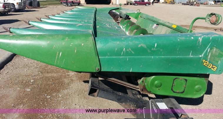 image for item I6013 1996 John Deere 1293 corn head