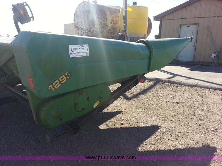 image for item I6013 1996 John Deere 1293 corn head